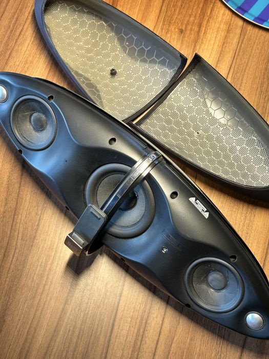 Coluna Bowers & Wilkins, Zeppelin 1a Geração