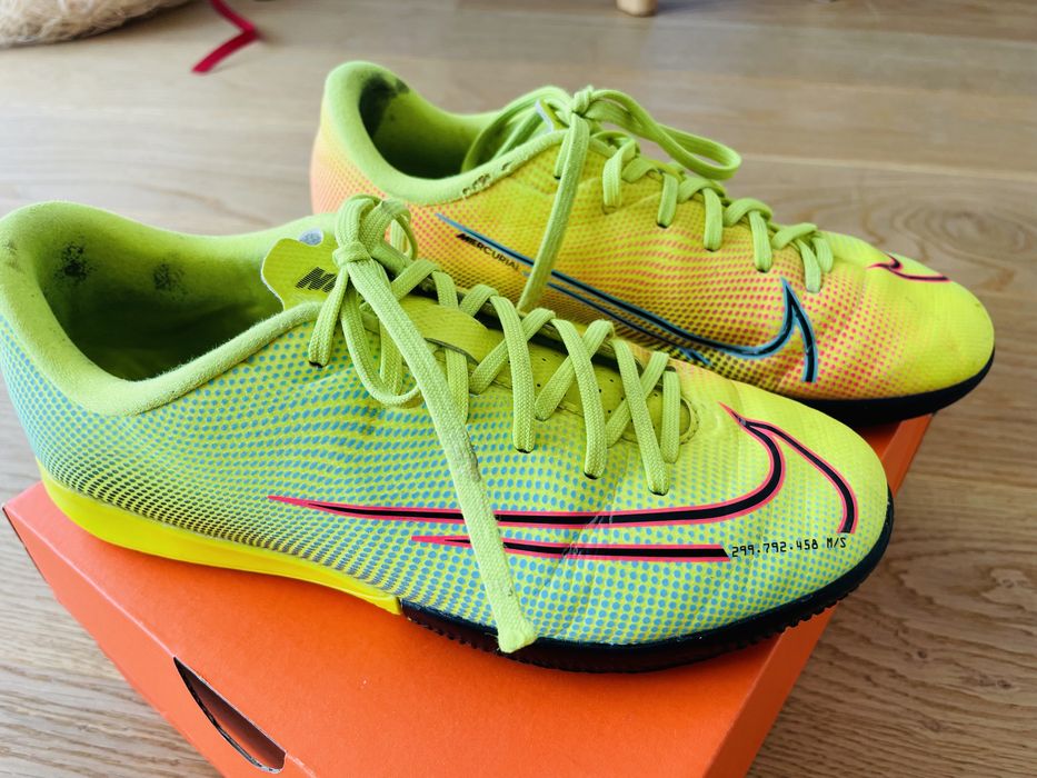 Buty piłkarskie halowe nike 35,5 , 22,5 cm wkładka