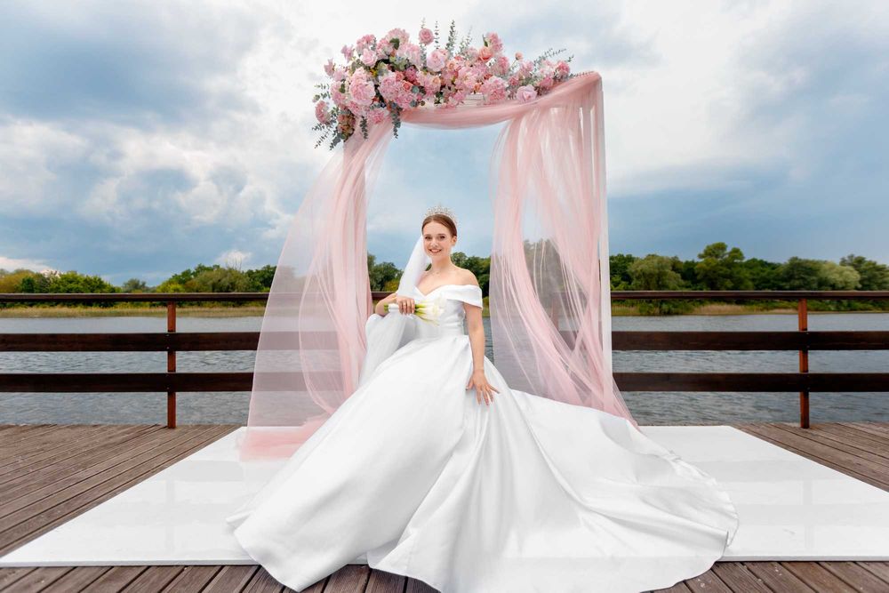 СВАДЕБНОЕ платье с шикарным шлейфом + подарок