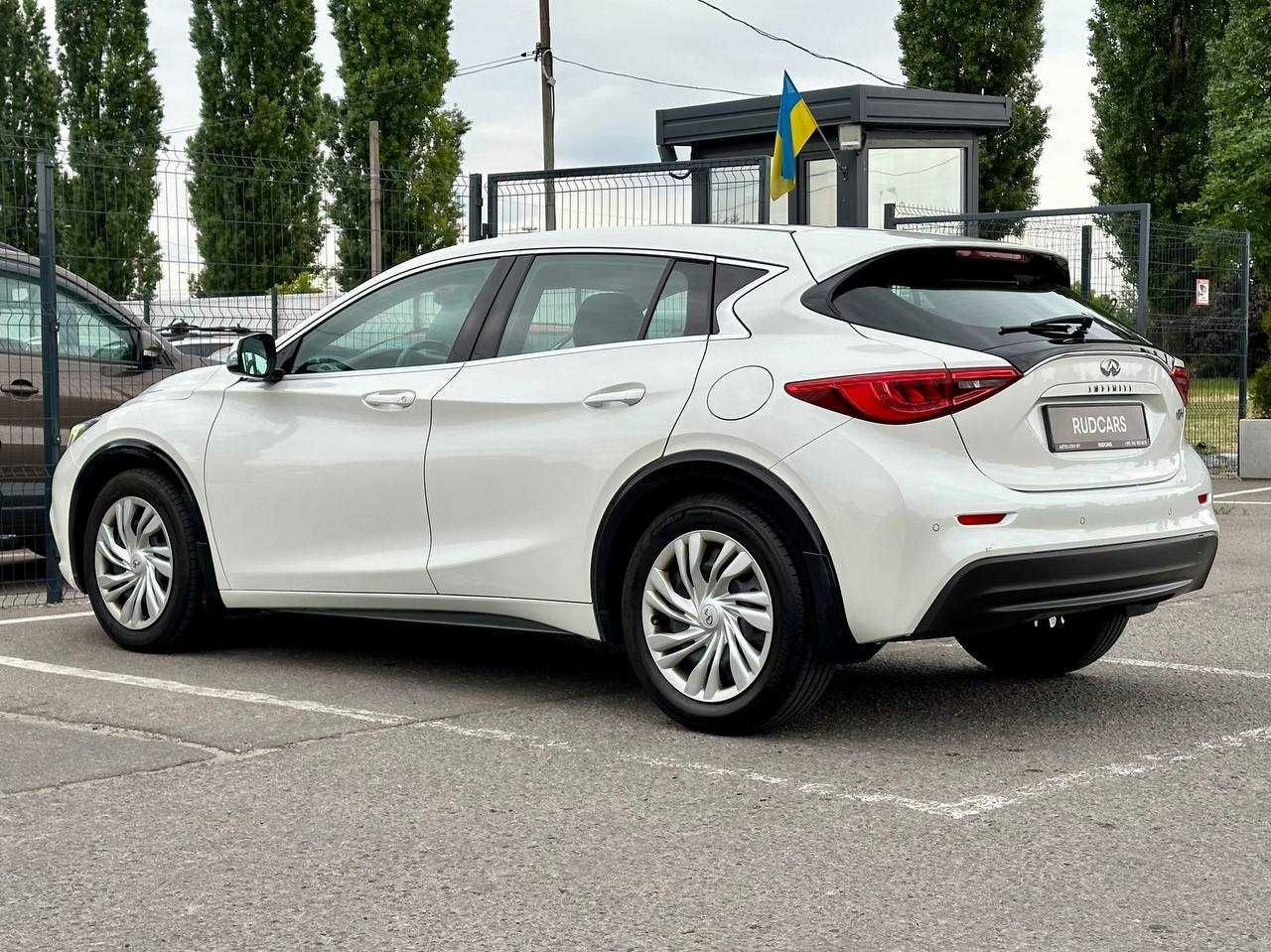 Infiniti Q30 2017 рік