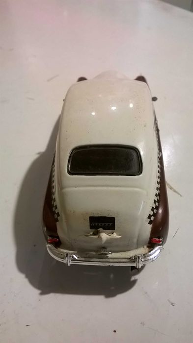 GAZ M20 POBEDA model w wersji GARBUS; skala 1:34; model metal.-plastik