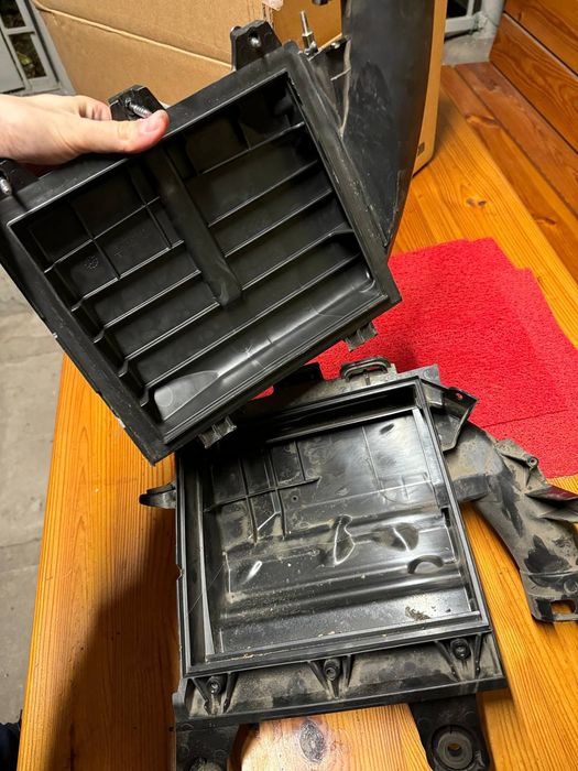 Корпус повітряного фільтру Citroën c4 1.6 blue hdi