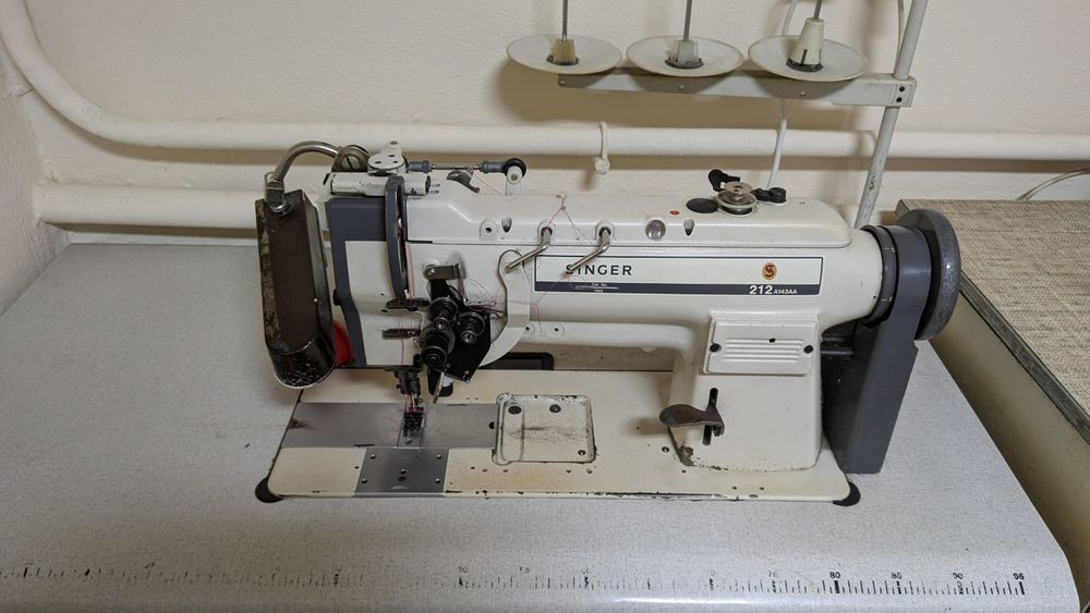 Dwuigłówka Singer, wyłączane igły 212A143AA .