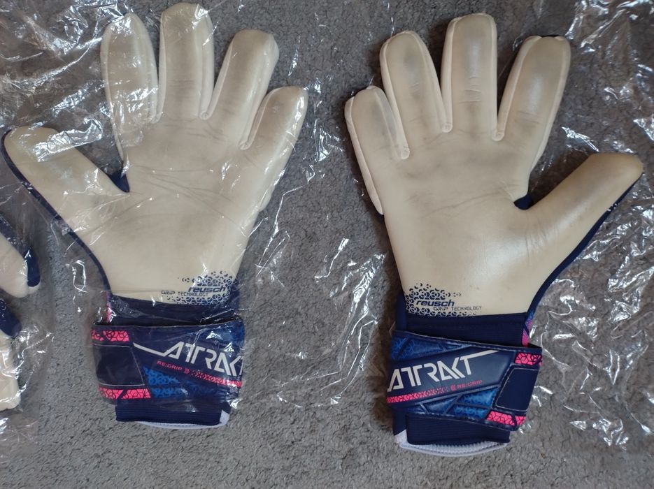 Rękawice bramkarskie Reusch Attrakt GRIP CONTACT i GOLD X