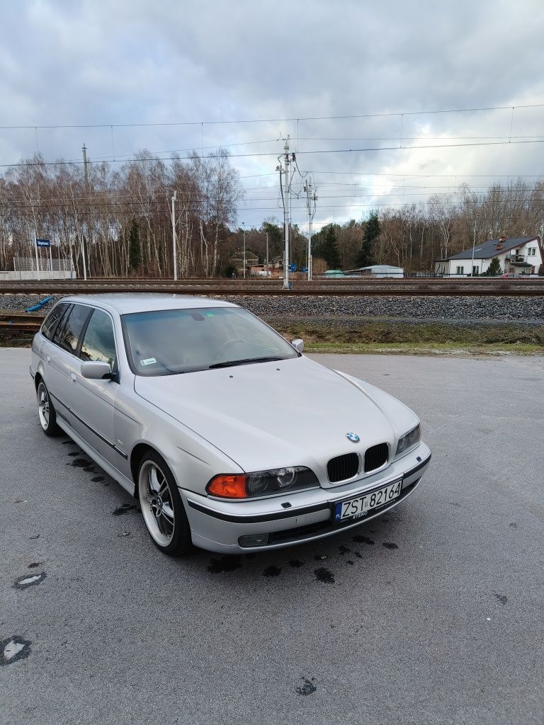 BMW E39 528i touring