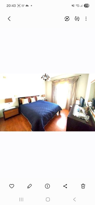 Cama casal, mesas cabeceiras e cómoda