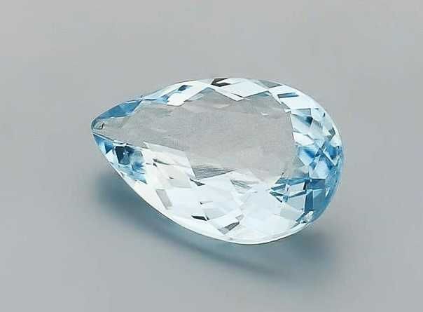Água Marinha, gema natural, talhe pera, com o peso de 2,30 CT