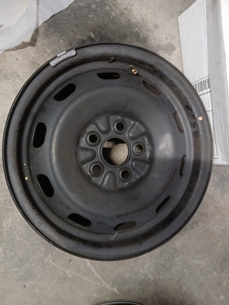 Jantes Toyota com tampões e porcas