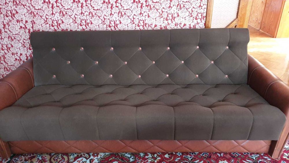 Zestaw mebli (fotele, stolik, kanapa)