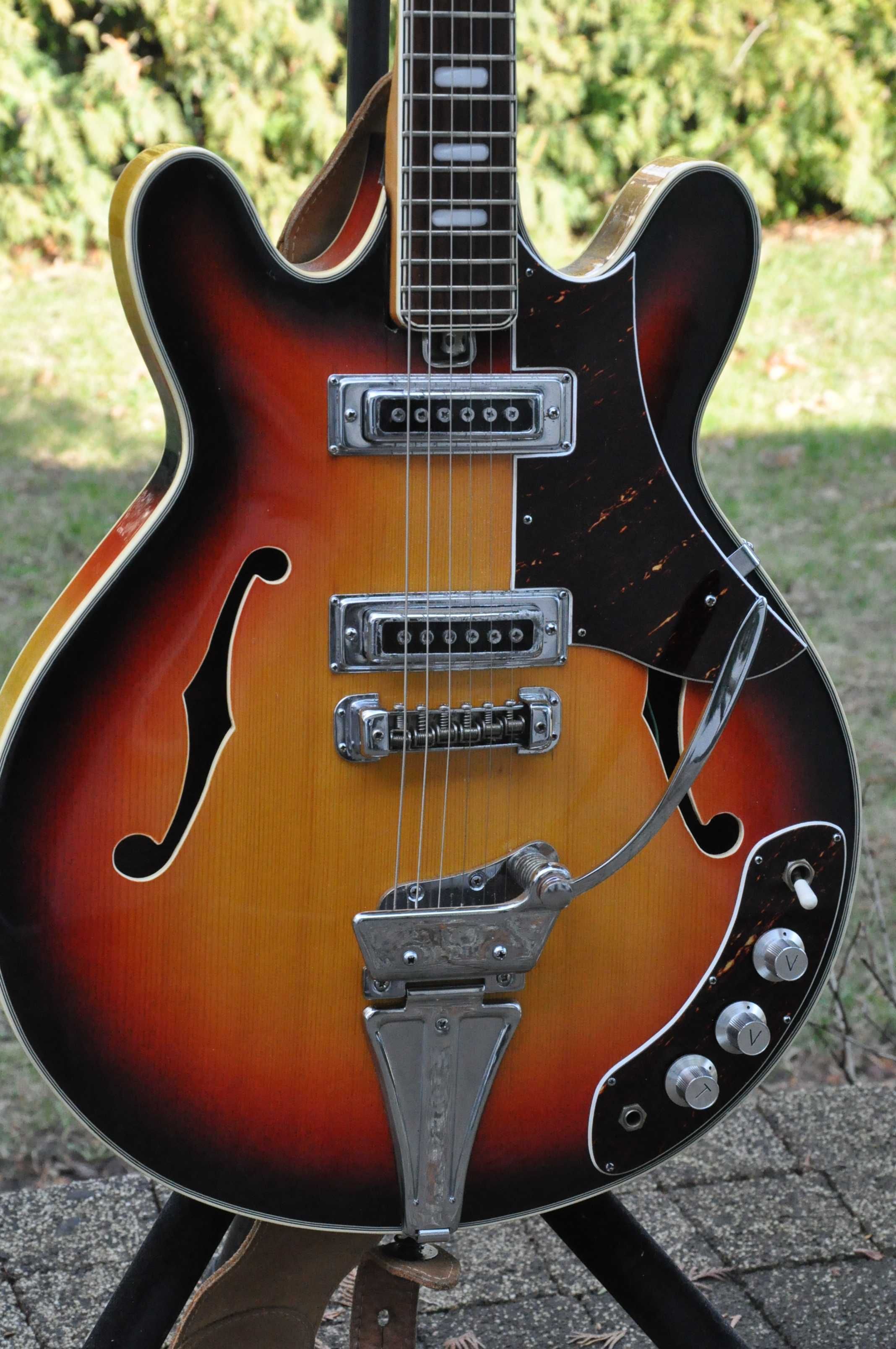 Gitara semi hollow body Kawai.