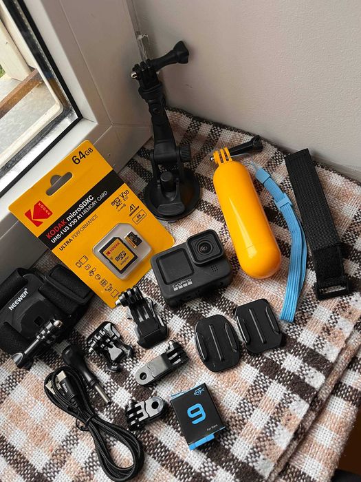 Екшн-камера GoPro Hero 9 з хорошим комплектом