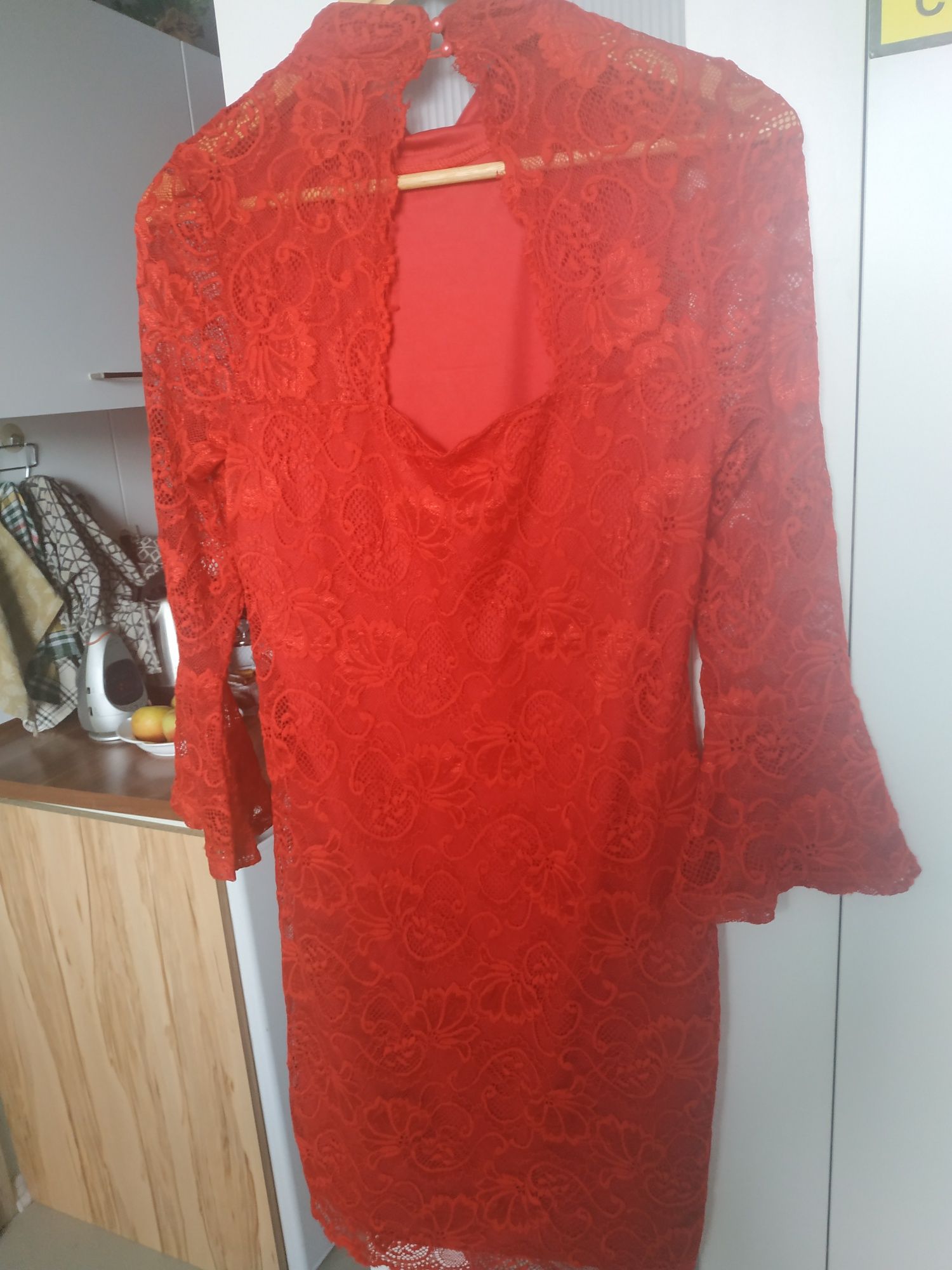 Czerwona sukienka koronka M
