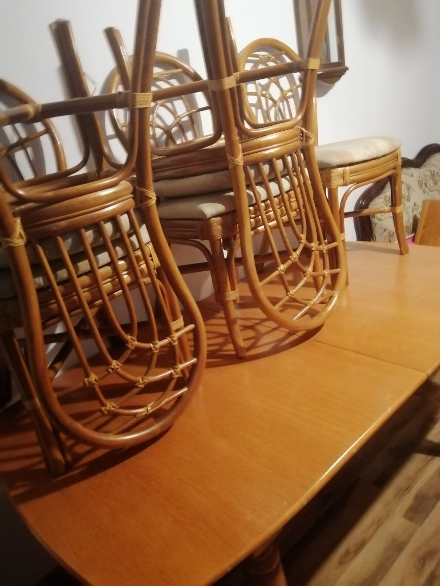 Stół rozkładany i 6 krzesel