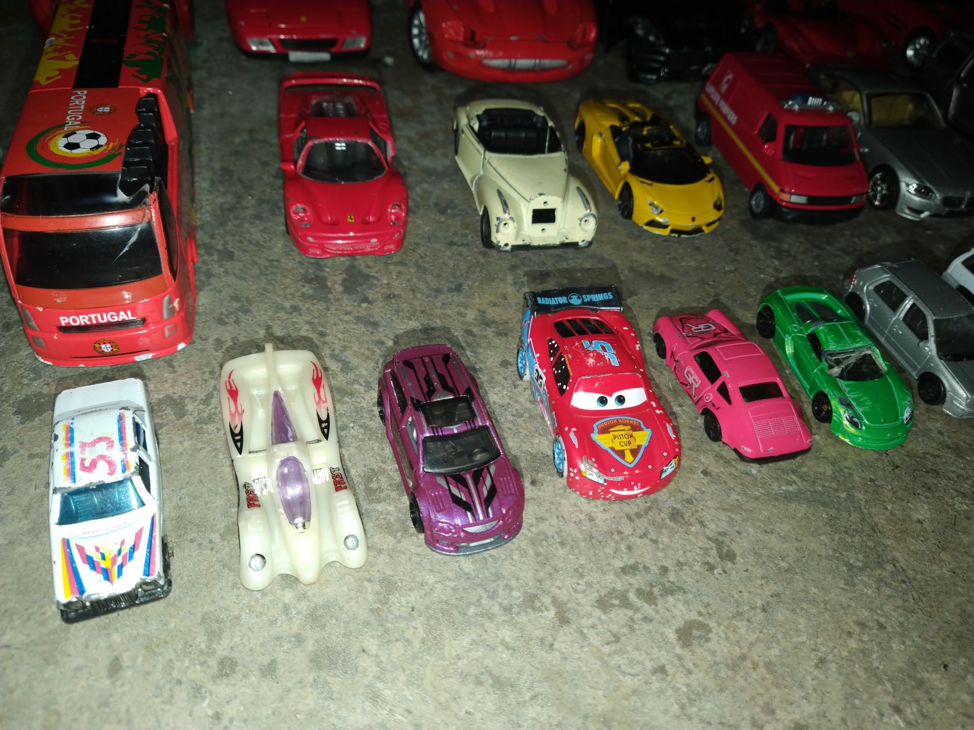 Lote de 50 carros