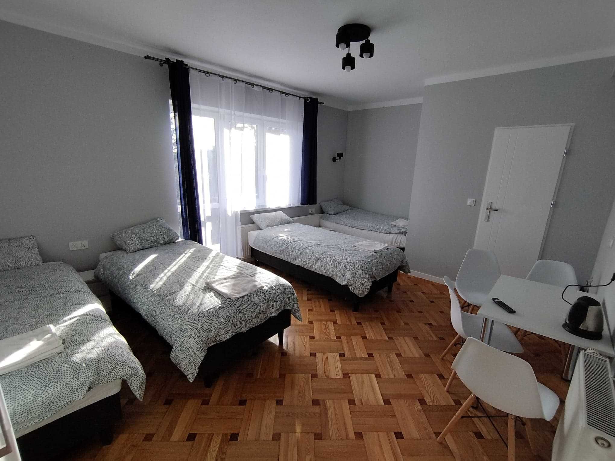 Pokoje gościnne noclegi hostel kwatery wifi smartv50" lodówka