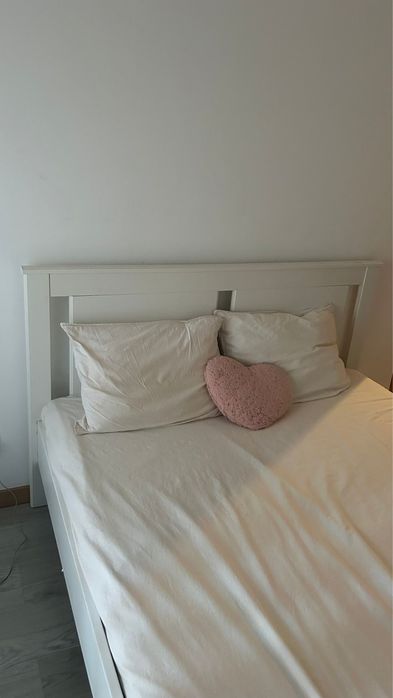 Cama IKEA SONGESAND 140x200 cm branca.