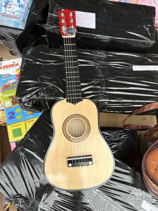 Гітара з медіаторм дерев’яна . Дитяча дерев’яна гітара