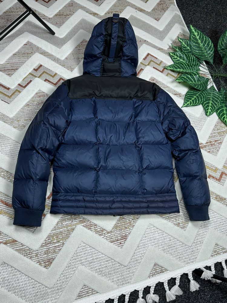 Moncler пуховик оригинал размер S/M куртка