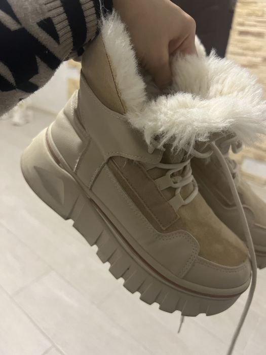Круті зимові черевики,кроси щимні беж з хутром