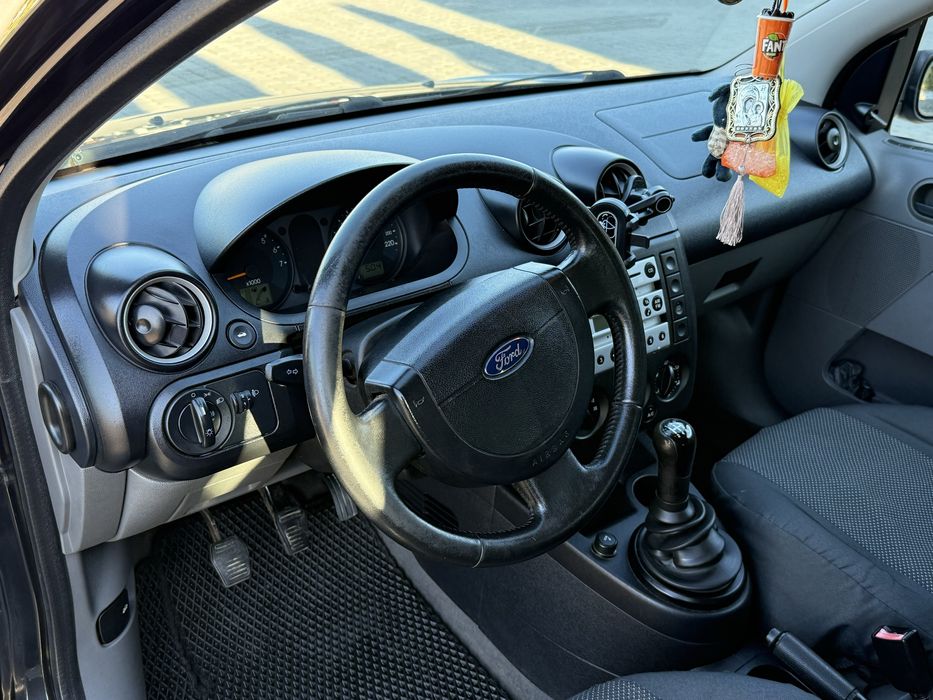 Ford Fiesta 2002 рік 1.4 Бензин Механіка