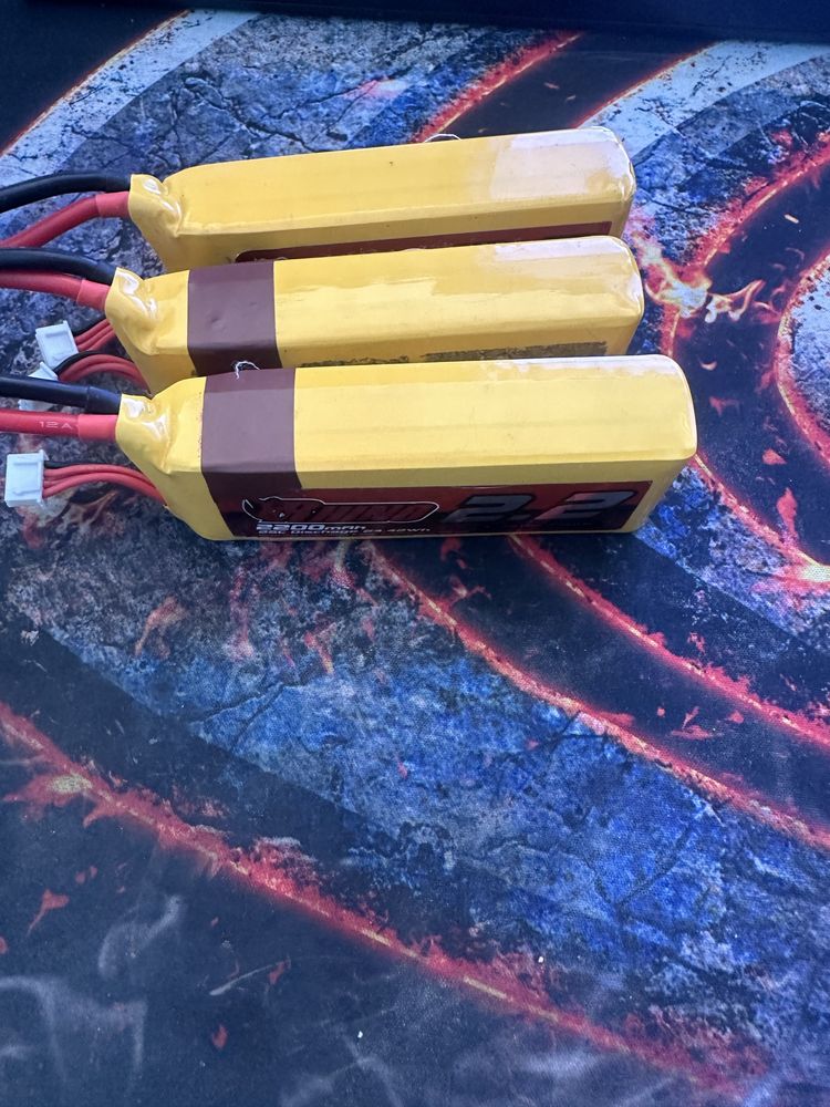 3 Baterie do samolotu/samochodu Rc stan bardzo dobry . 11,1v 2200mAh