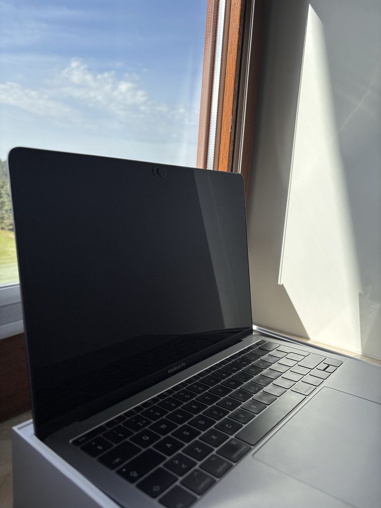 MacBook Pro 2017, poleasingowy, gotowy do pracy