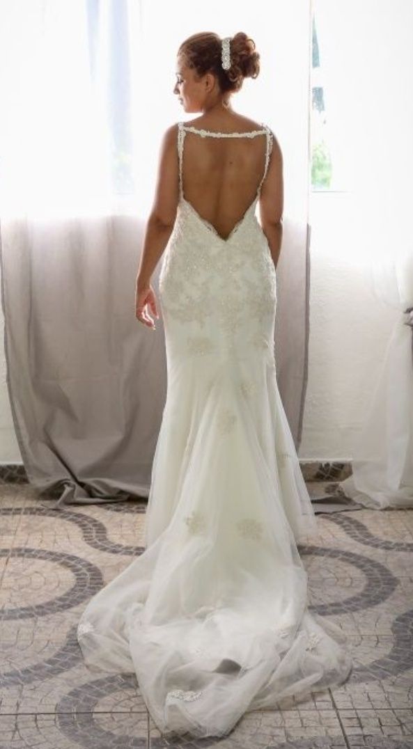 Vestido de Noiva com cauda muito comprida
