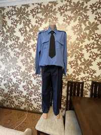 Форма милицейская: китель, брюки, три рубашки, берет, юбка, галстуки