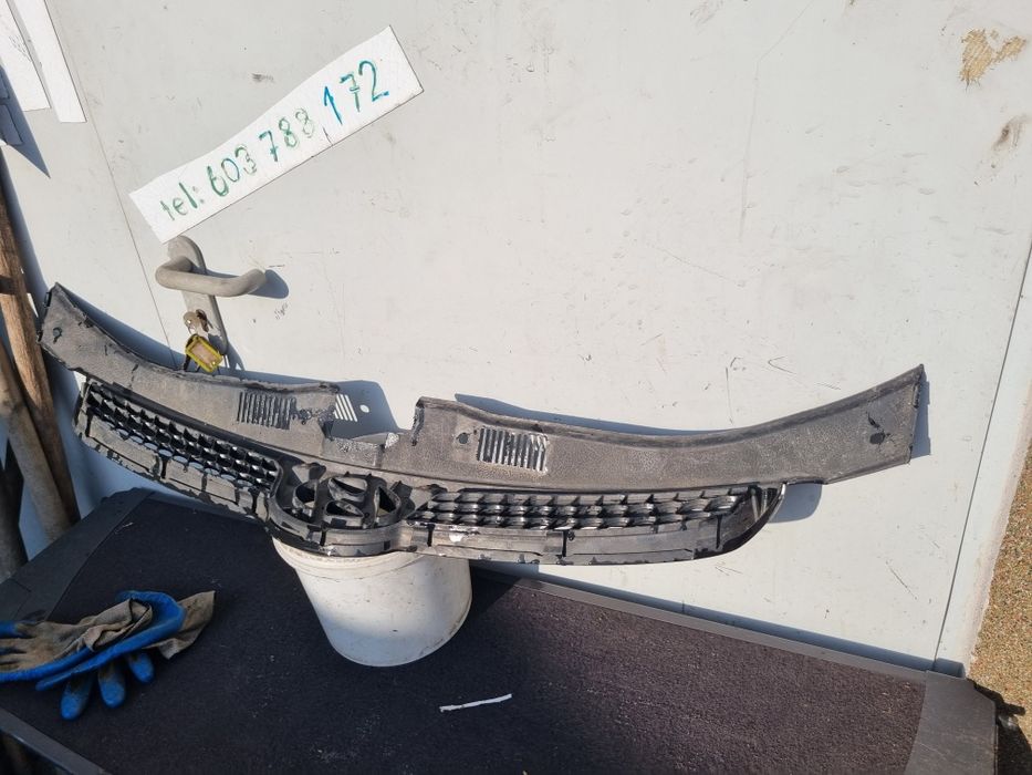 Grill Hyundai Atrapa Gril Znaczek Logo Blenda Klapy Chrom Osłona