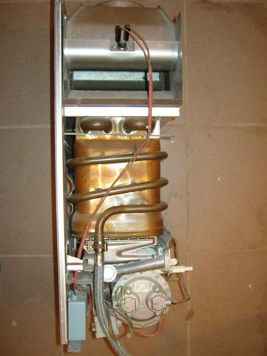 Przepływowy gazowy podgrzewacz wody ariston fast11