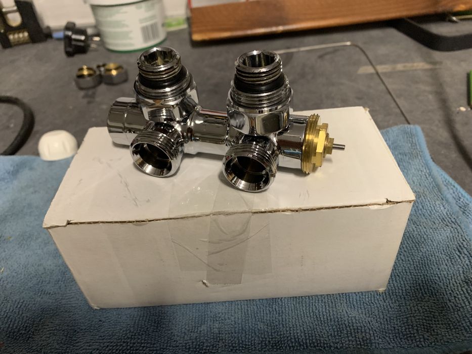 Zawór termostatyczny zintegrowany 50mm prawy chrom