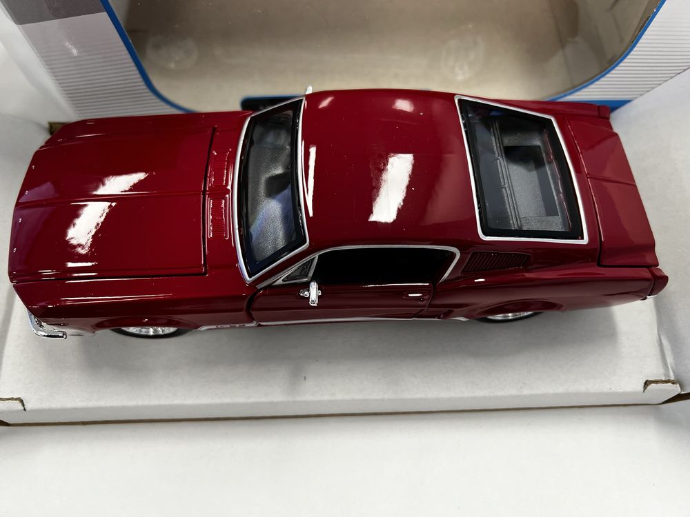 Model auta Ford Mustang GT 67 1:24