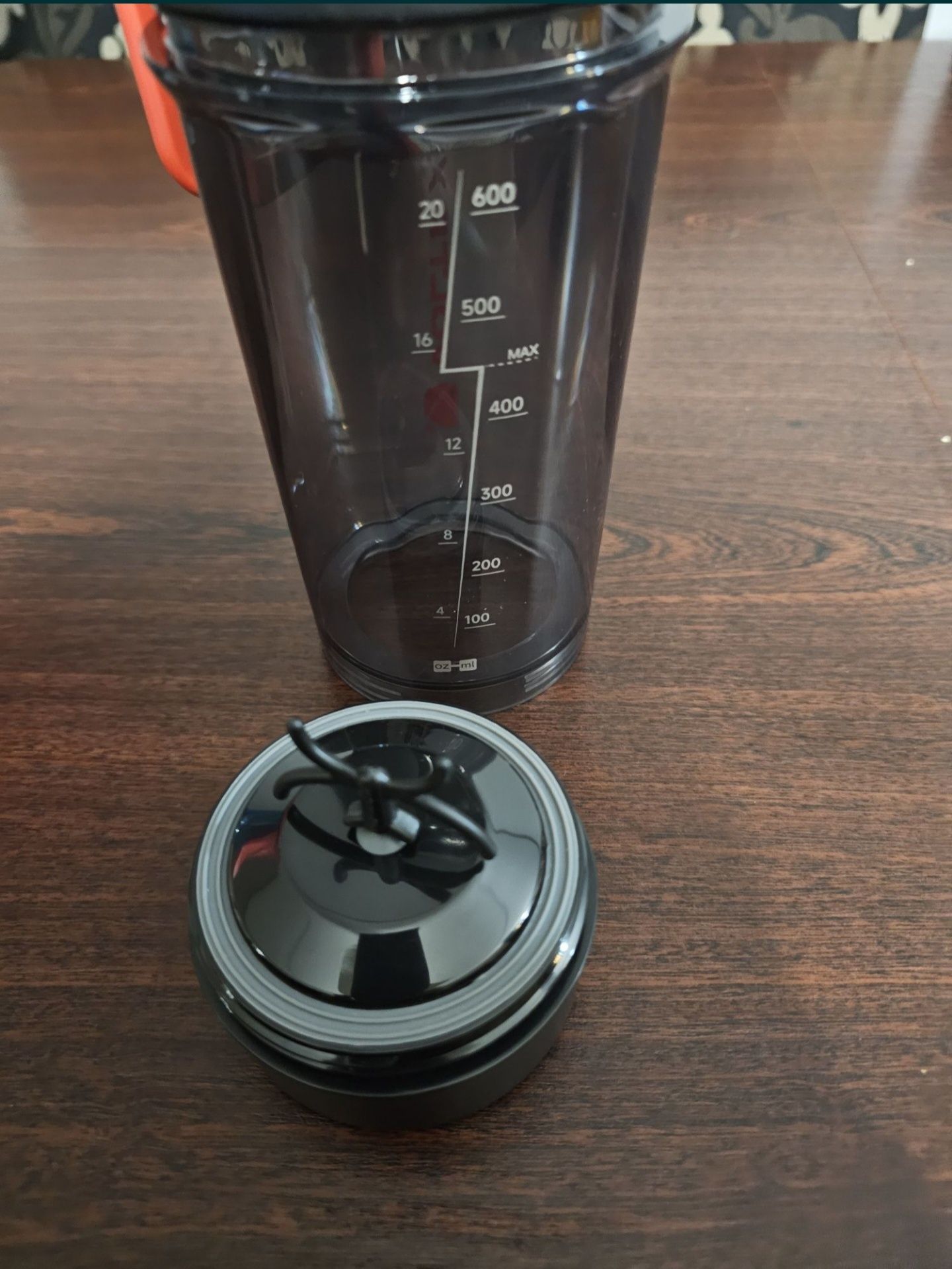 Elektryczny Shaker ,do mieszania
soków,napojów itp.