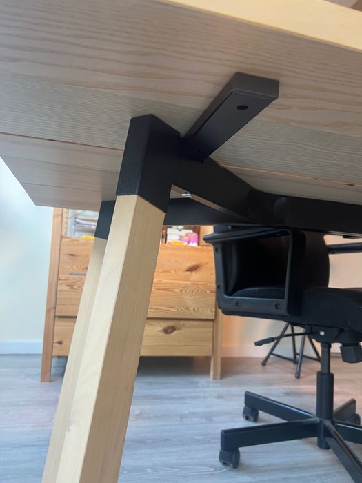 Mesa de jantar ou trabalho IKEA - para seis pessoas.