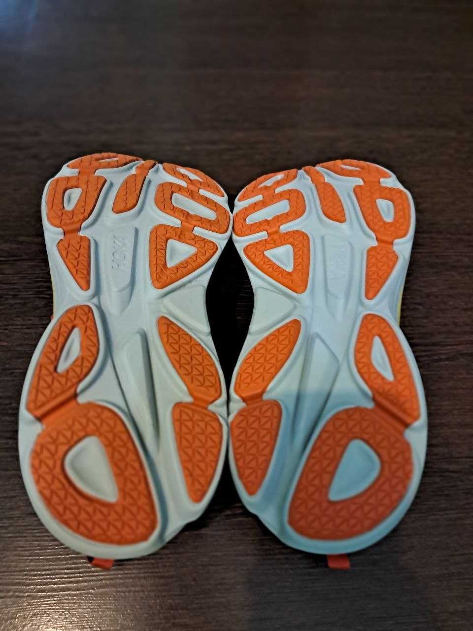 кросівки Hoka One One Bondi 8.  Р 44 2/3  28.5см