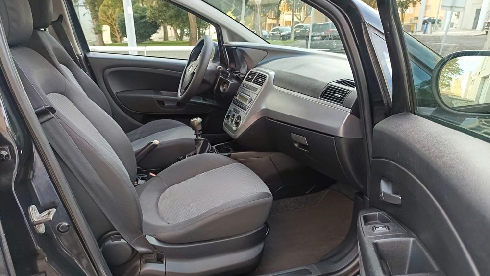 Fiat Punto Hatchback -1.2L Gasolina- 198.000 km