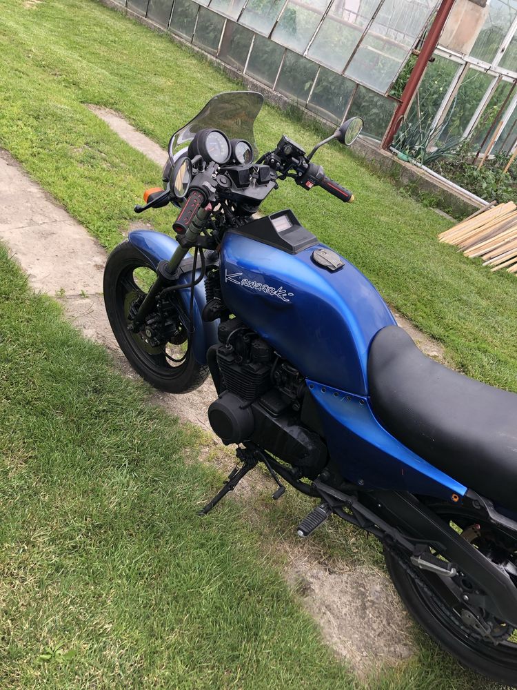 Sprzedam motor w dobrym stanie marki kawasaki pojemnosc 550 z papieram