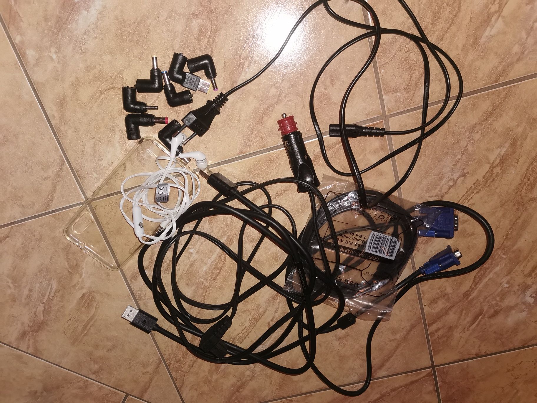 Mix różnych kabli elektrycznych