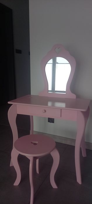 Toaletka    dla dziewczynki  drewniana
