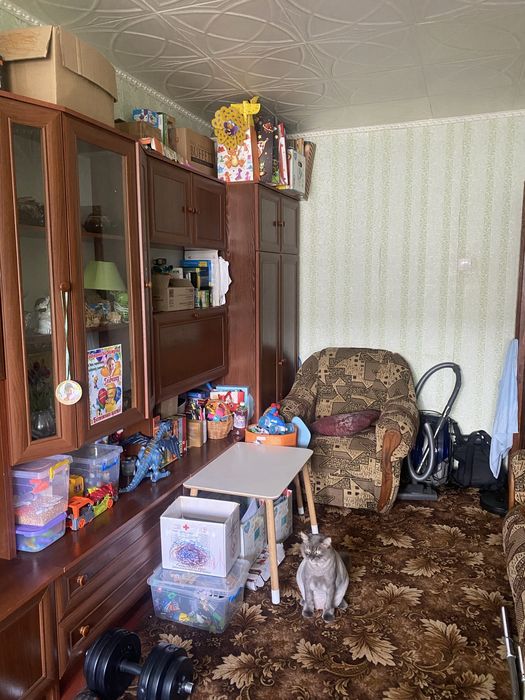 Продаи 3-х кім.кв з меблями та побутовою на 4-м районі.