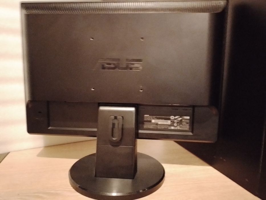 Computador e Monitor 19" Wide ASUS