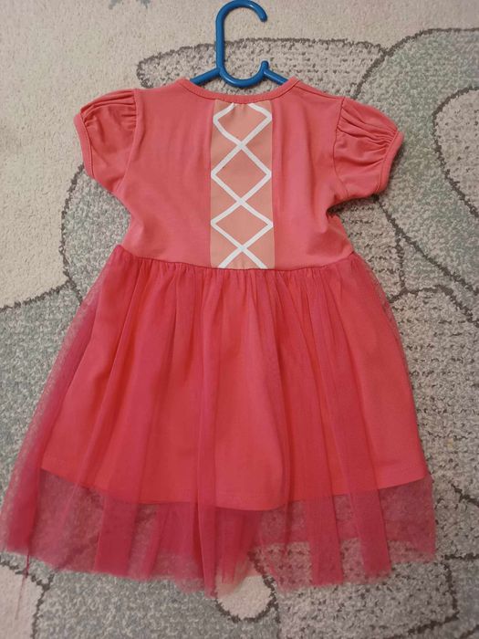 5 ślicznych  sukienek  rozm. 98