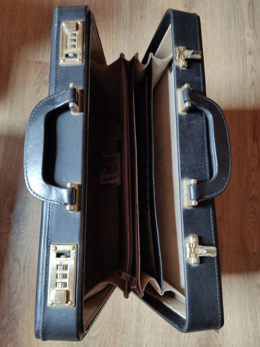 Дипломат діловий