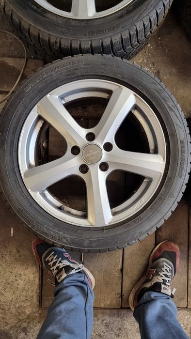 Komplet felg 17 cali  z oponami zimowymi 5x112 ET37.