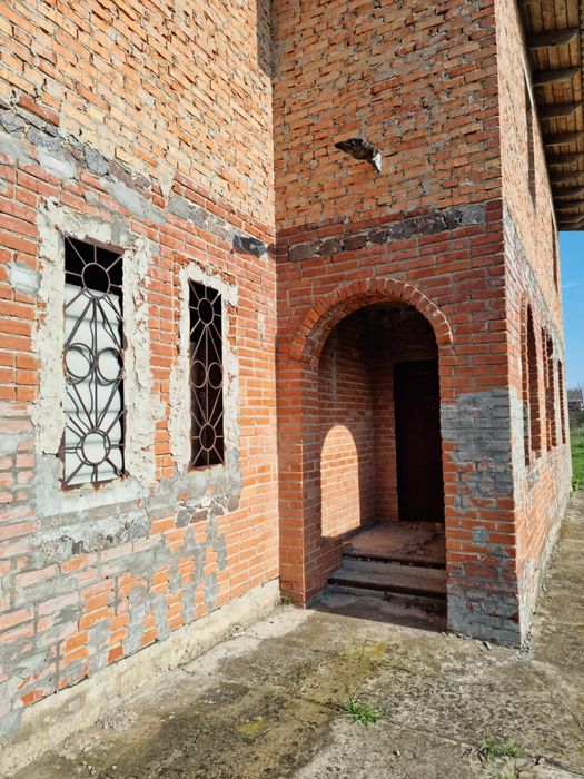 Продам будинок 180 кв. з  ділянкою 25сот по ціні квартири.