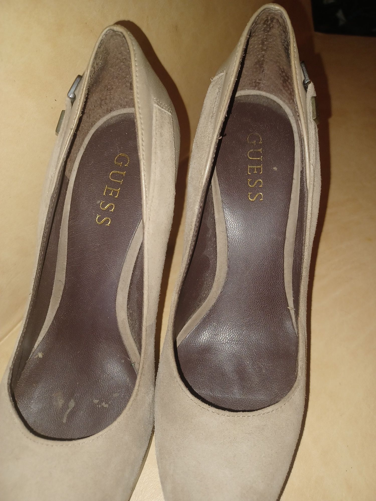 Buty, szpilki guess.