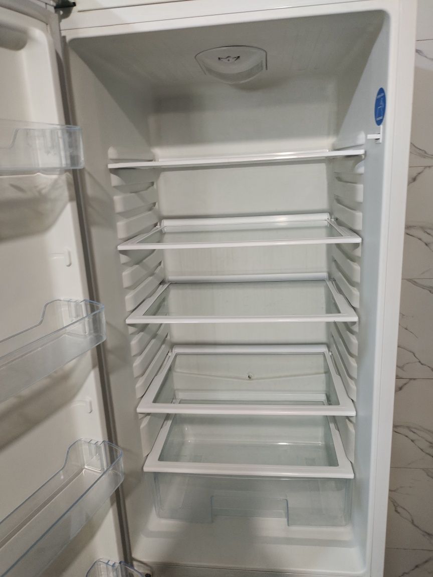 Холодильник Amika 180 cm. Холодильник з Європи.Гарний збережений стан