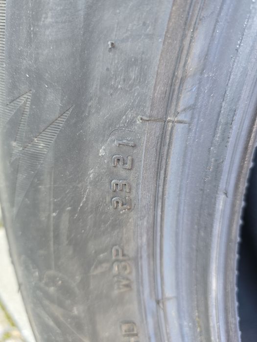 Komplet opon zimowych Bridgestone używanych rok prod. 2021,rozm.225/60