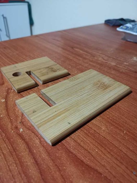 suporte em madeira para smartphone