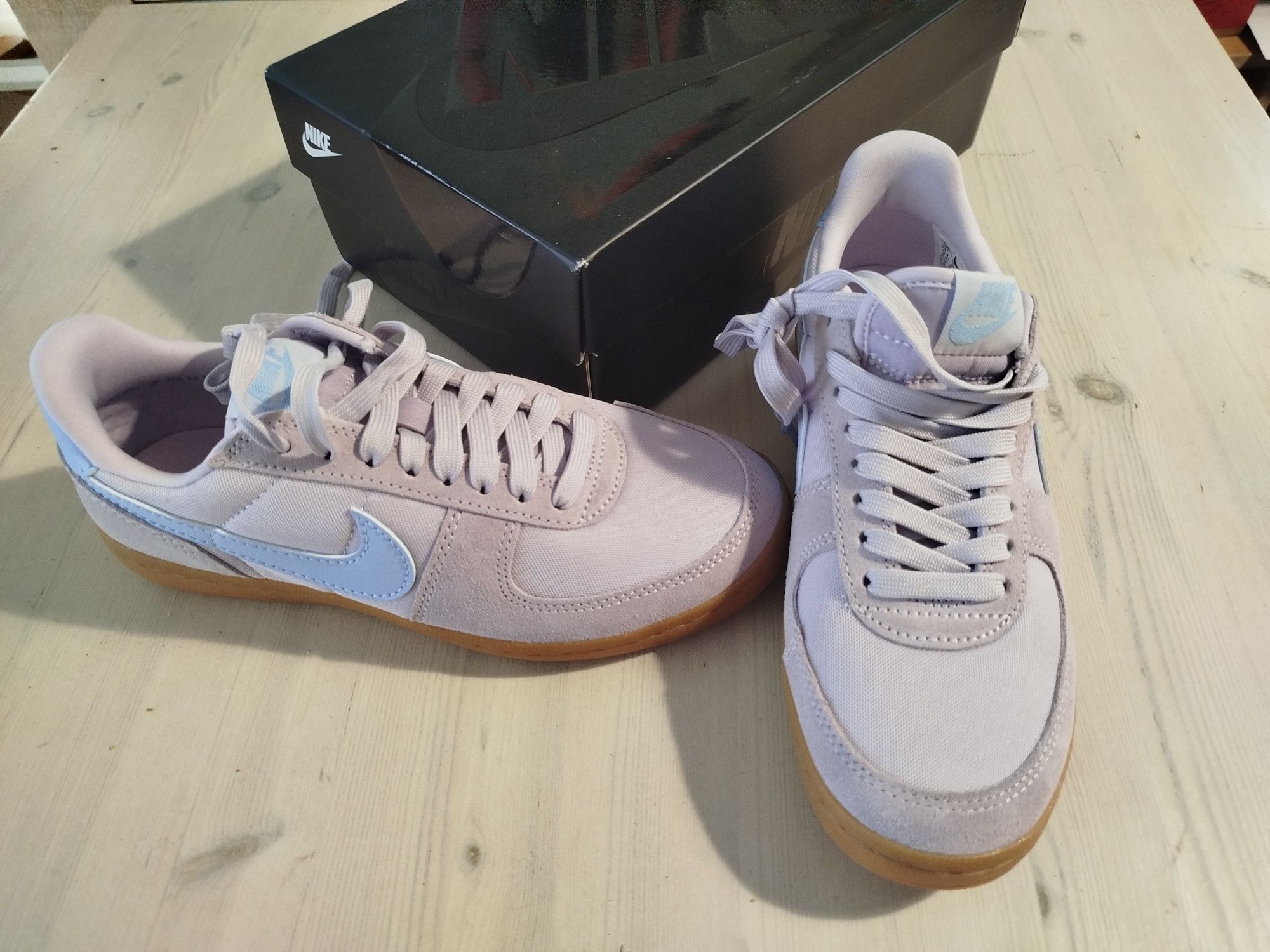 Женские Nike Field General 24 см
